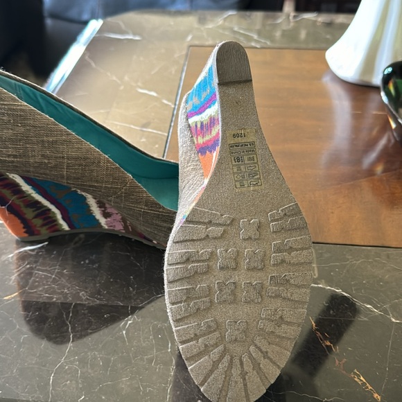 Shoes - Picture 5 of 6